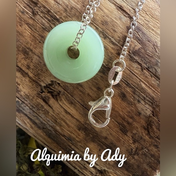Light green jade charm necklace - Picture 1 of 1
